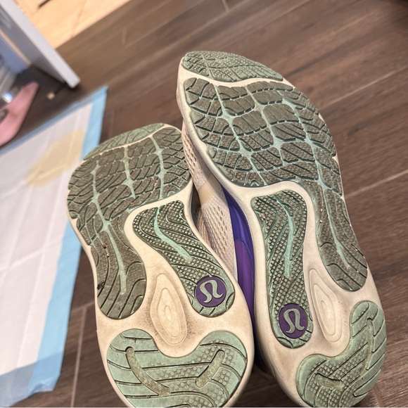 LULULEMON SNEAKERS - Picture 3 of 4